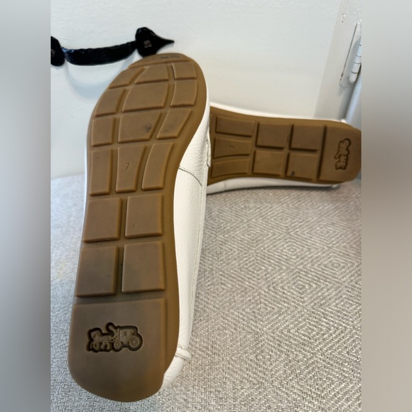 Coach womens loafers size 7B - Picture 9 of 10